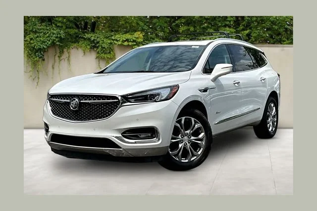 Used 2018 White Frost Tricoat Buick Avenir image 1