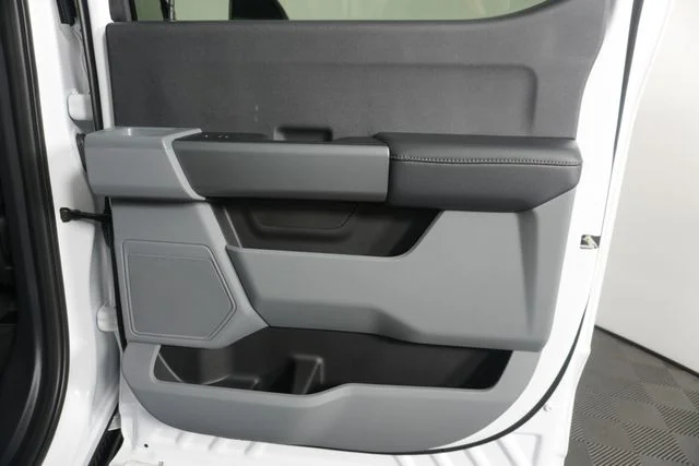 New 2026 Oxford White Ford F-250® XLT image 33