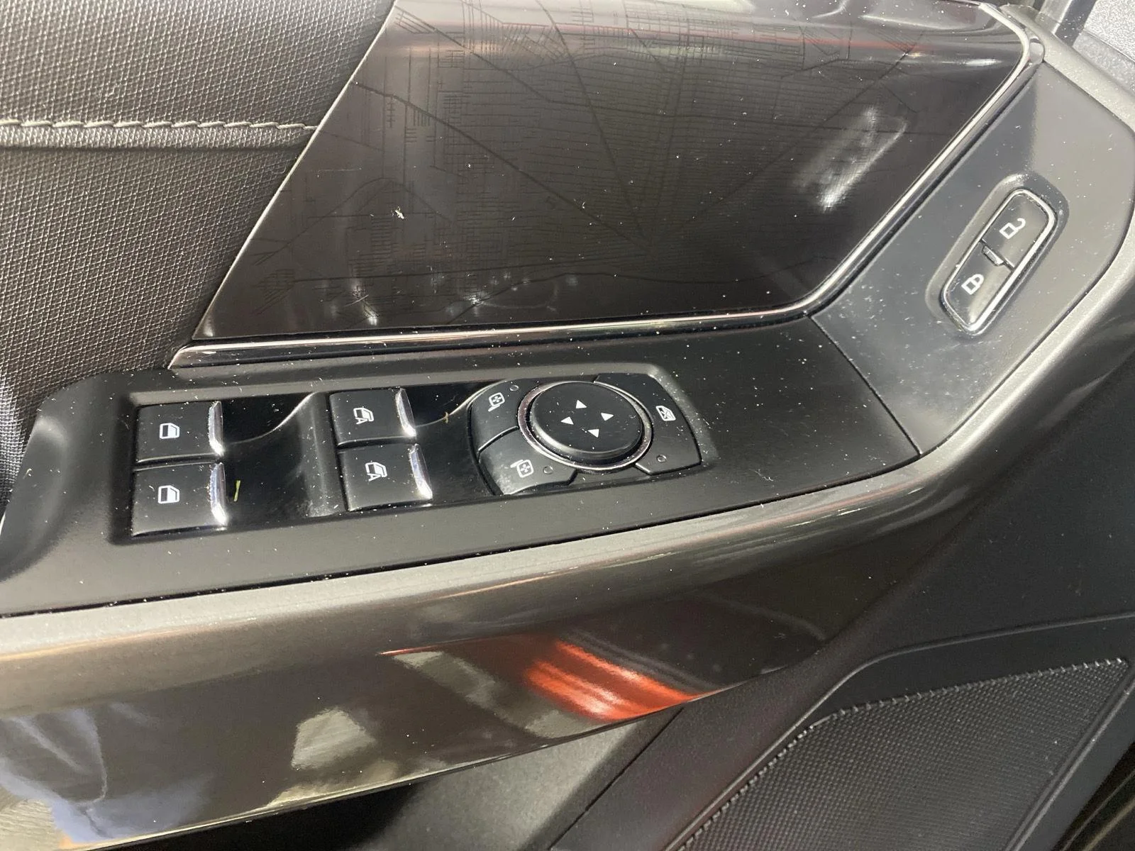 Used 2023 Hot Pepper Red Tinted Clearcoat Ford XLT image 15