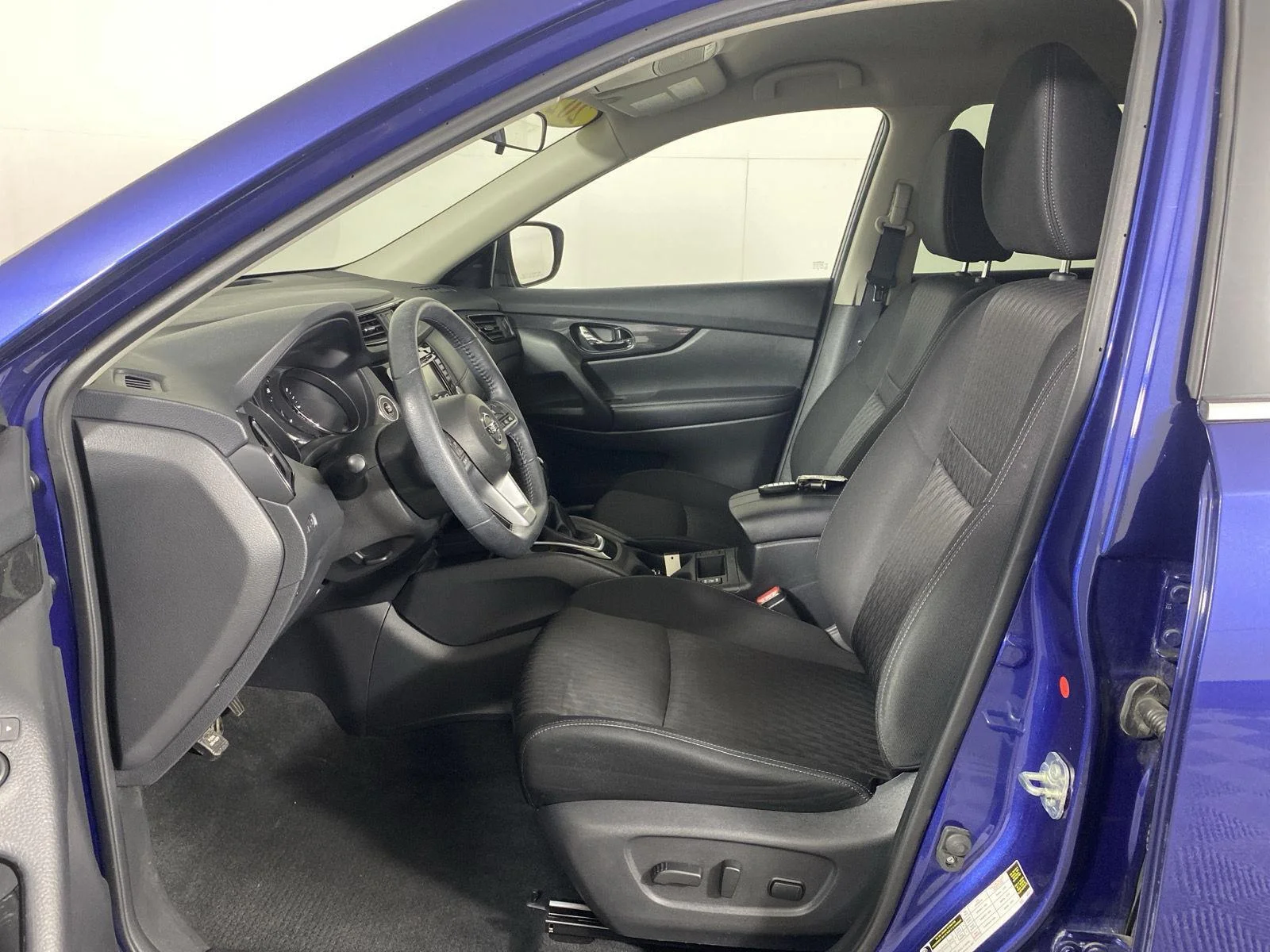 Used 2020 Caspian Blue Metallic Nissan SV image 13