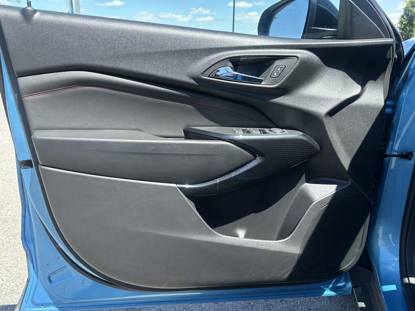 Used 2025 Marina Blue Metallic Chevrolet 2RS image 9