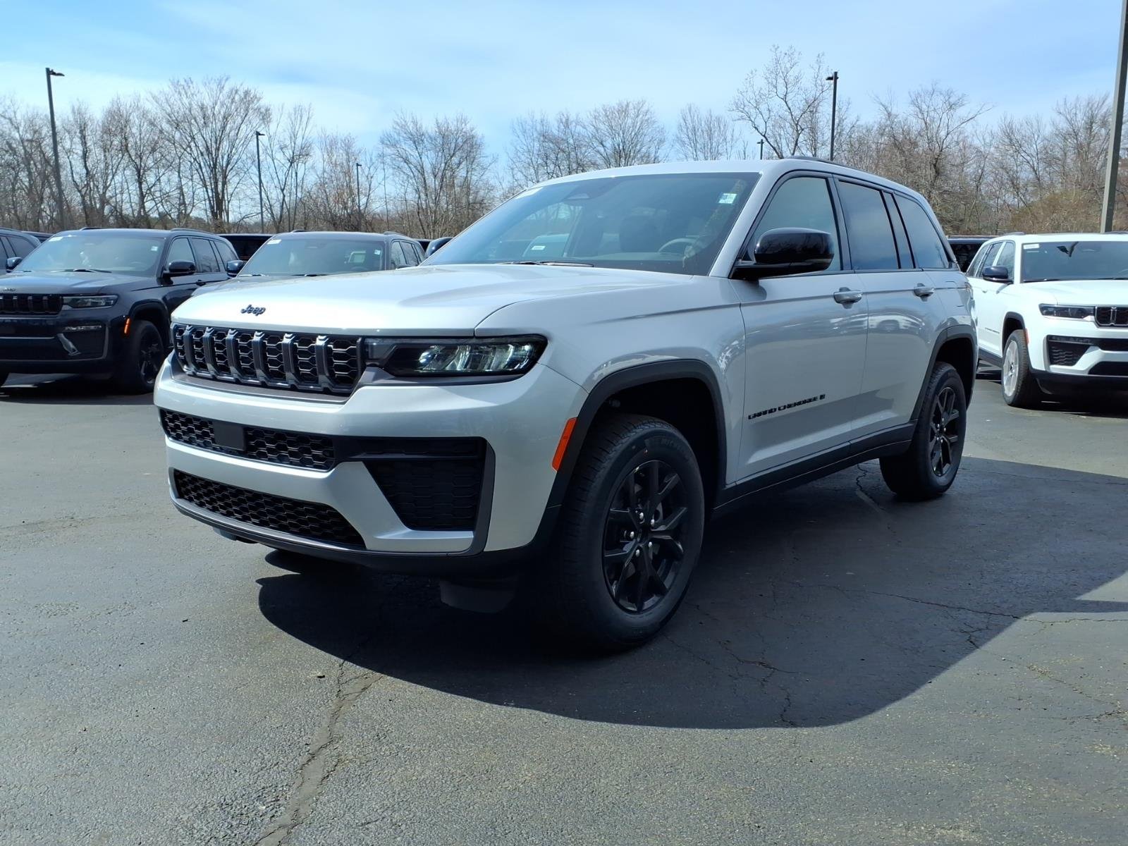 New 2026 Silver Zynith Exterior Paint Jeep Altitude image 6