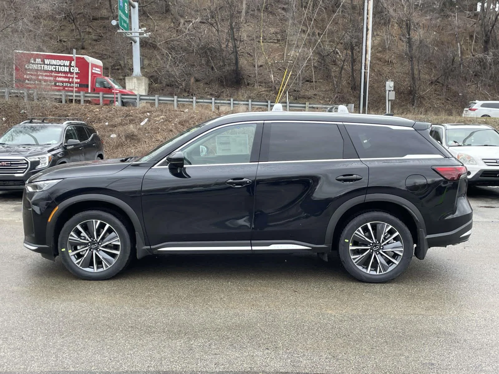 New 2026 Mineral Black INFINITI LUXE image 9