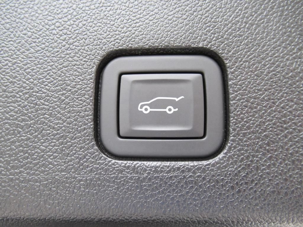 Certified Used 2025 Argent Silver Metallic Cadillac Premium Luxury image 40