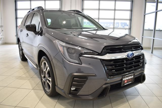 2025 Subaru Ascent Limited 7 Passenger's photo
