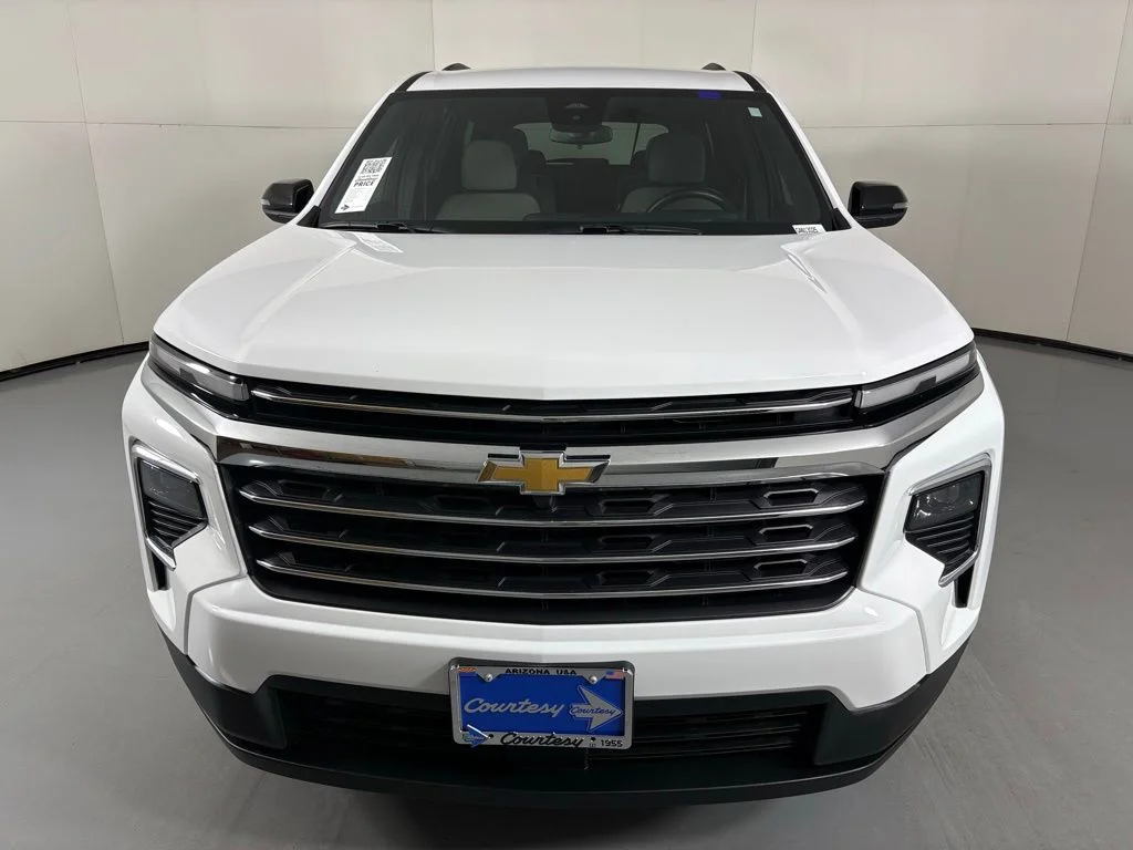 Used 2025 White Chevrolet LT image 3