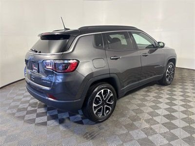 Certified Used 2024  Jeep Limited image 6