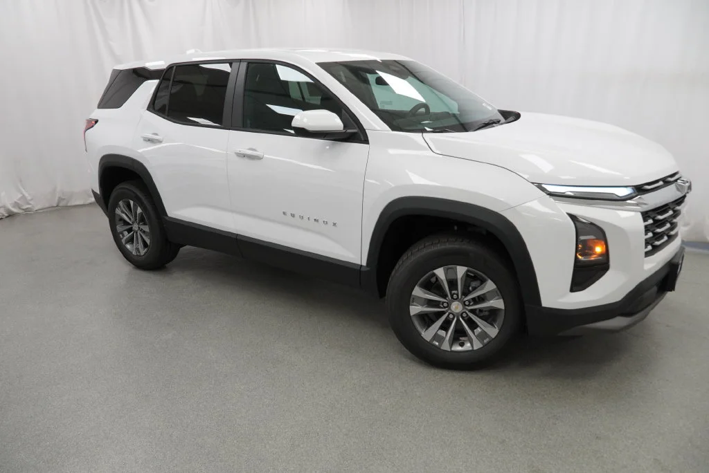 New 2027 Summit White Chevrolet LT image 5