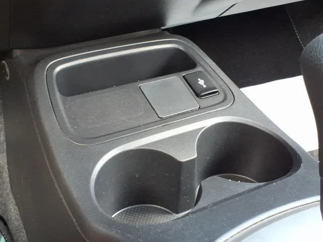 Used 2020 White Mitsubishi ES image 26