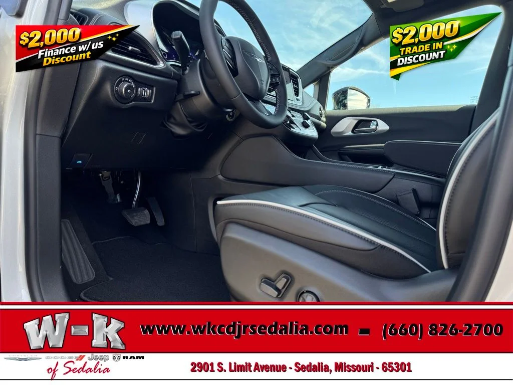 2026 Chrysler Pacifica Limited - Photo 13