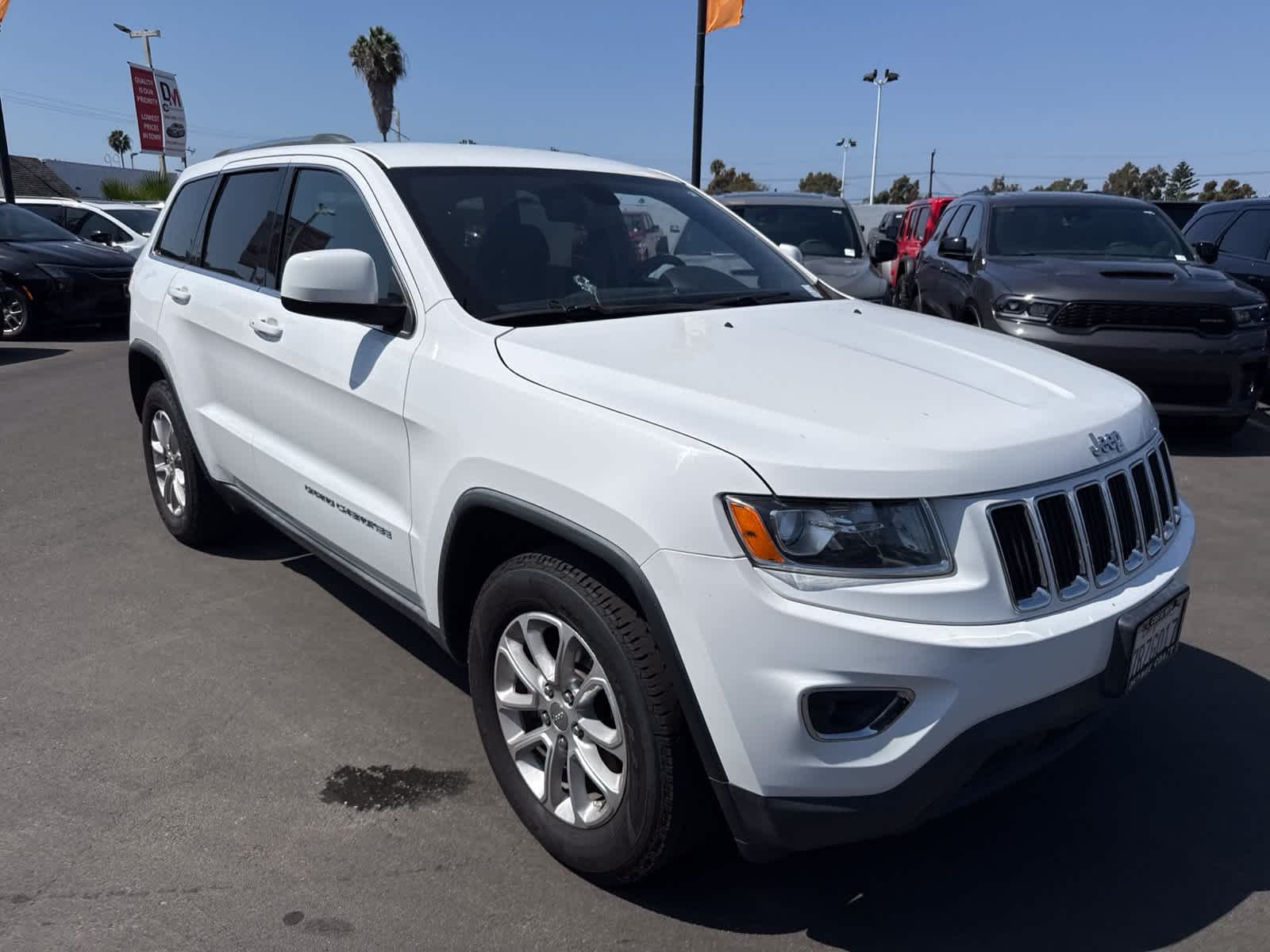 Used 2015 Bright White Clearcoat Jeep Laredo image 8
