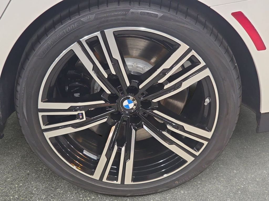 New 2026 Alpine White BMW 760i xDrive image 17