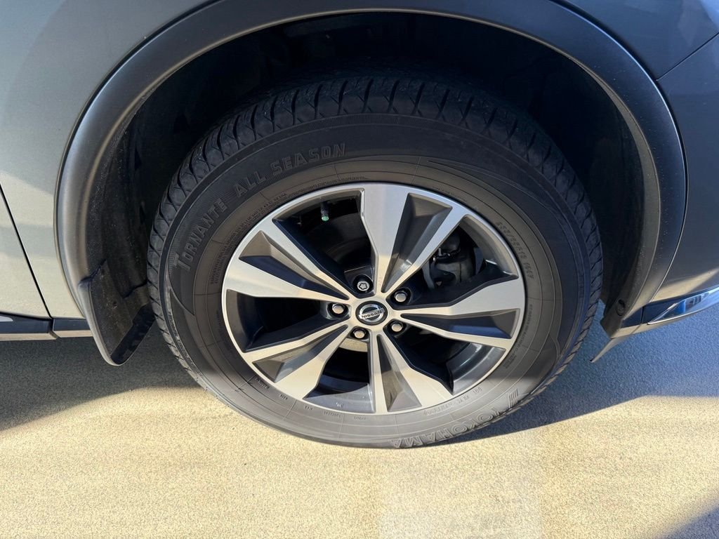 Used 2020 Gray Nissan S image 7