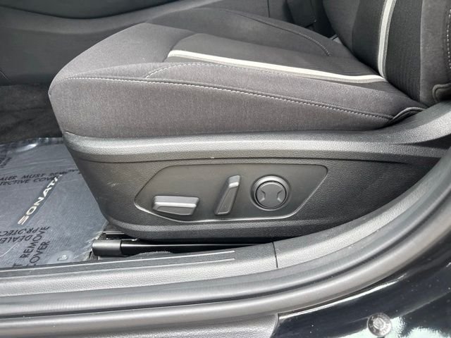Used 2022 Phantom Black Hyundai SEL image 13