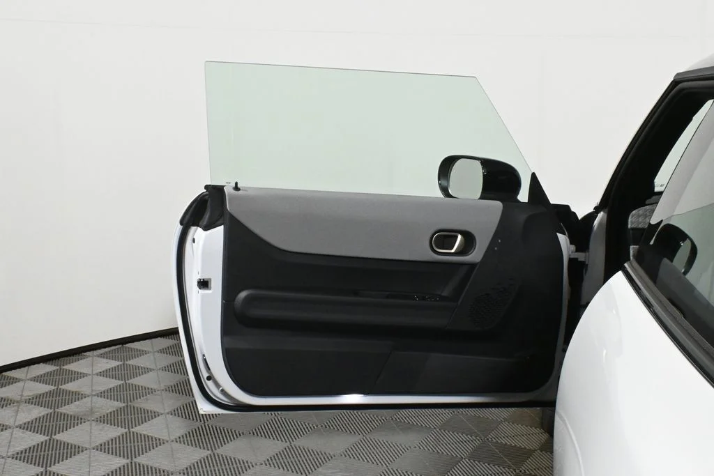 Used 2025 White MINI  image 24