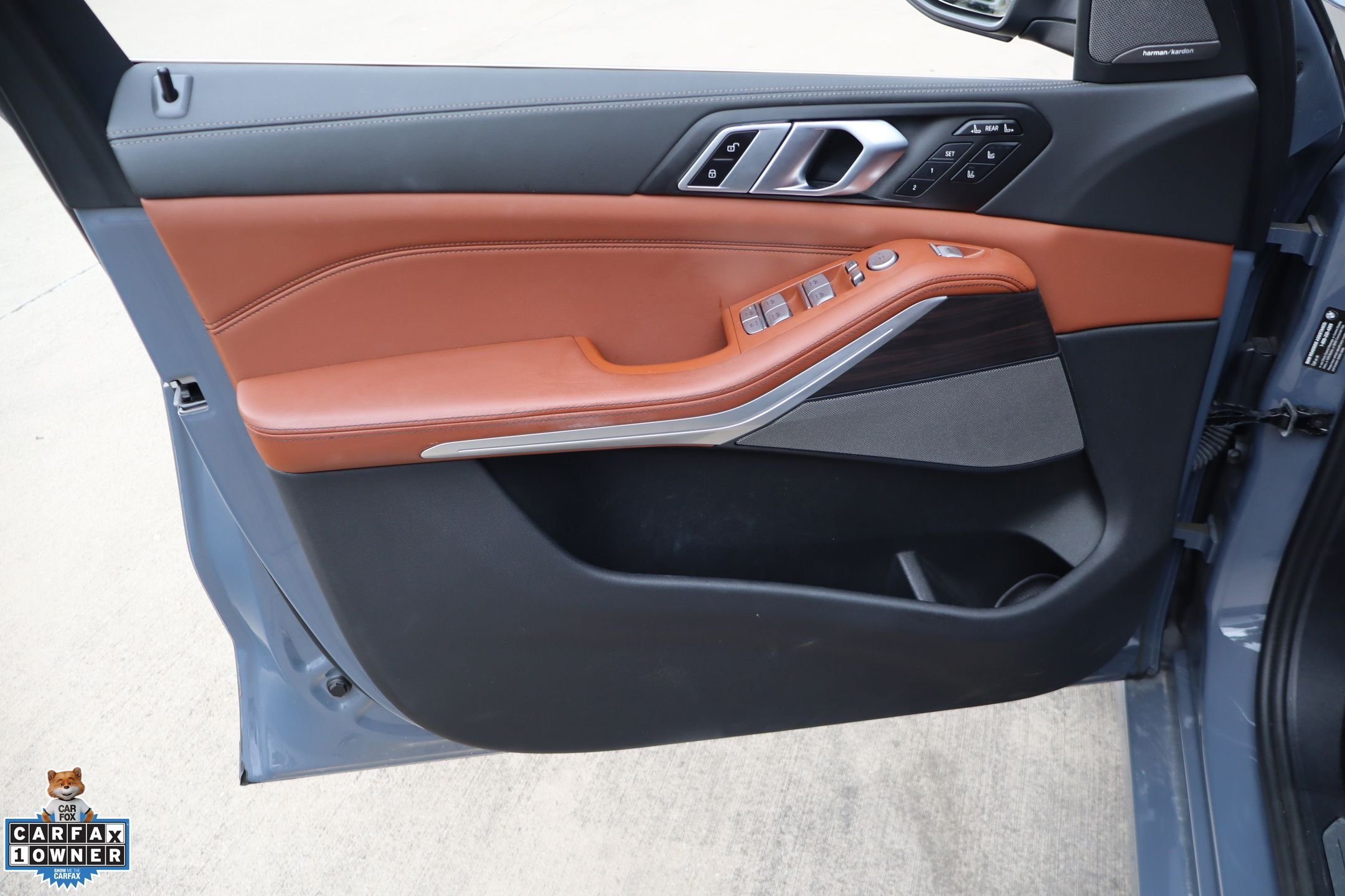 Used 2024  BMW xDrive40i image 12