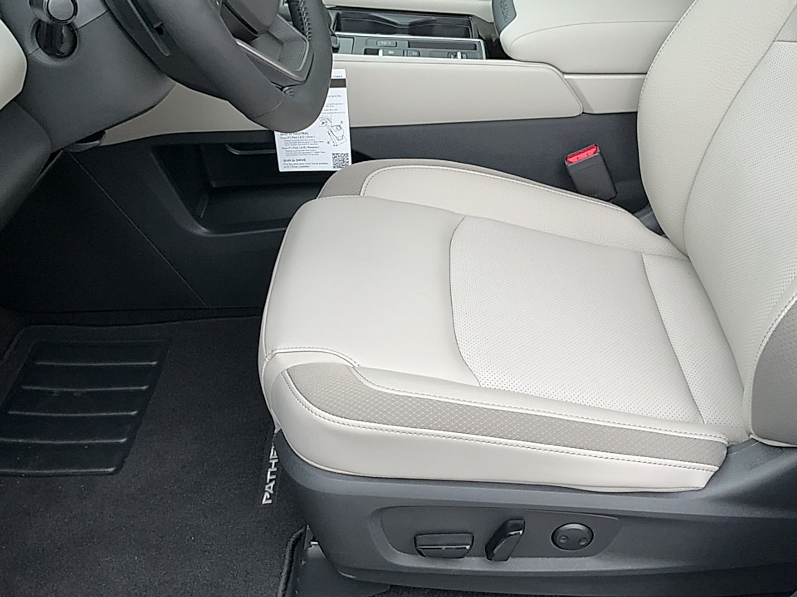 New 2026 Everest White Pearl Tricoat Nissan SL image 13