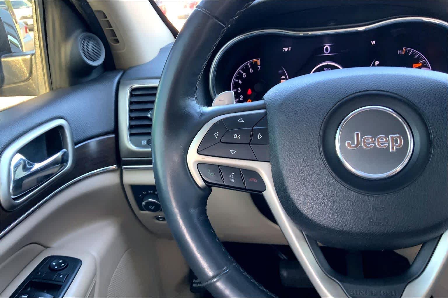 Used 2015 Granite Crystal Met. Clear Coat Jeep Limited image 24