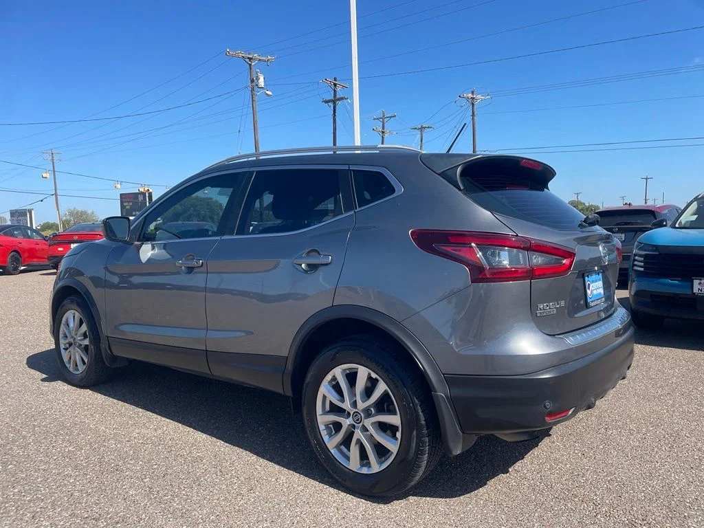Used 2022 Gray Nissan SV image 5