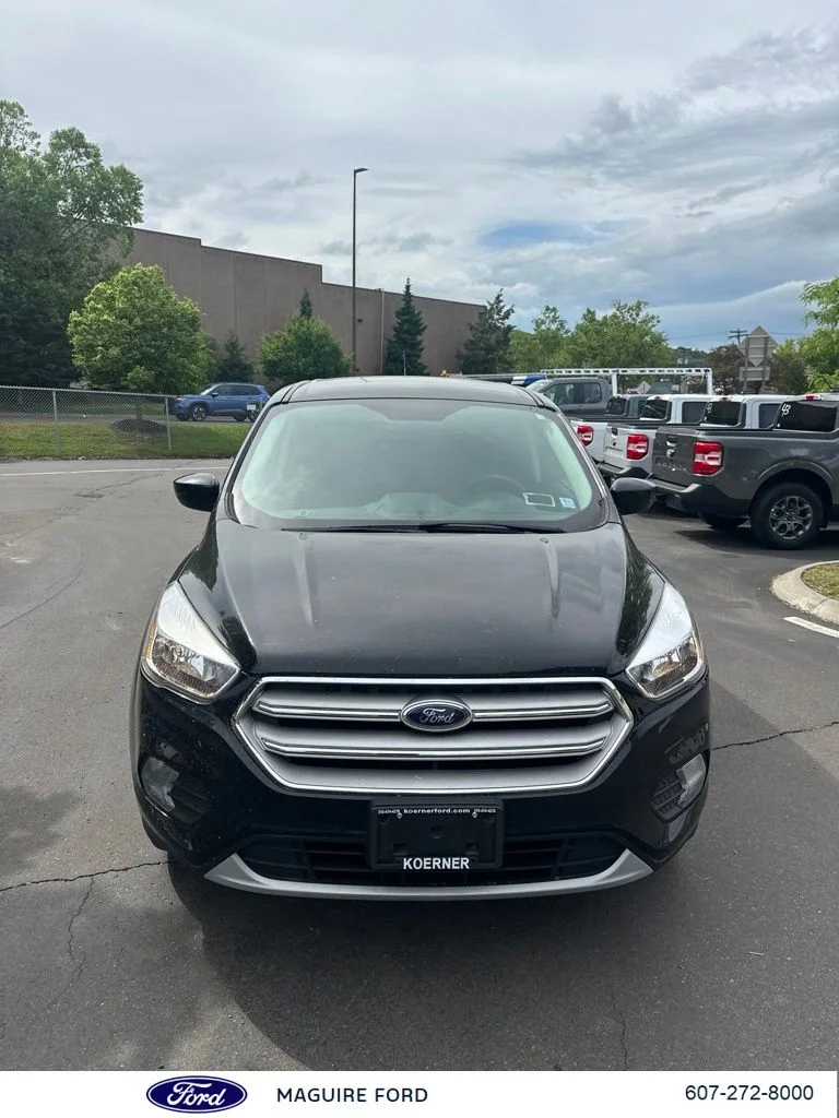 Used 2019 Black Metallic Ford SE image 2