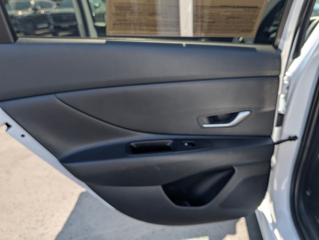 2024 Hyundai Elantra SEL - Photo 14