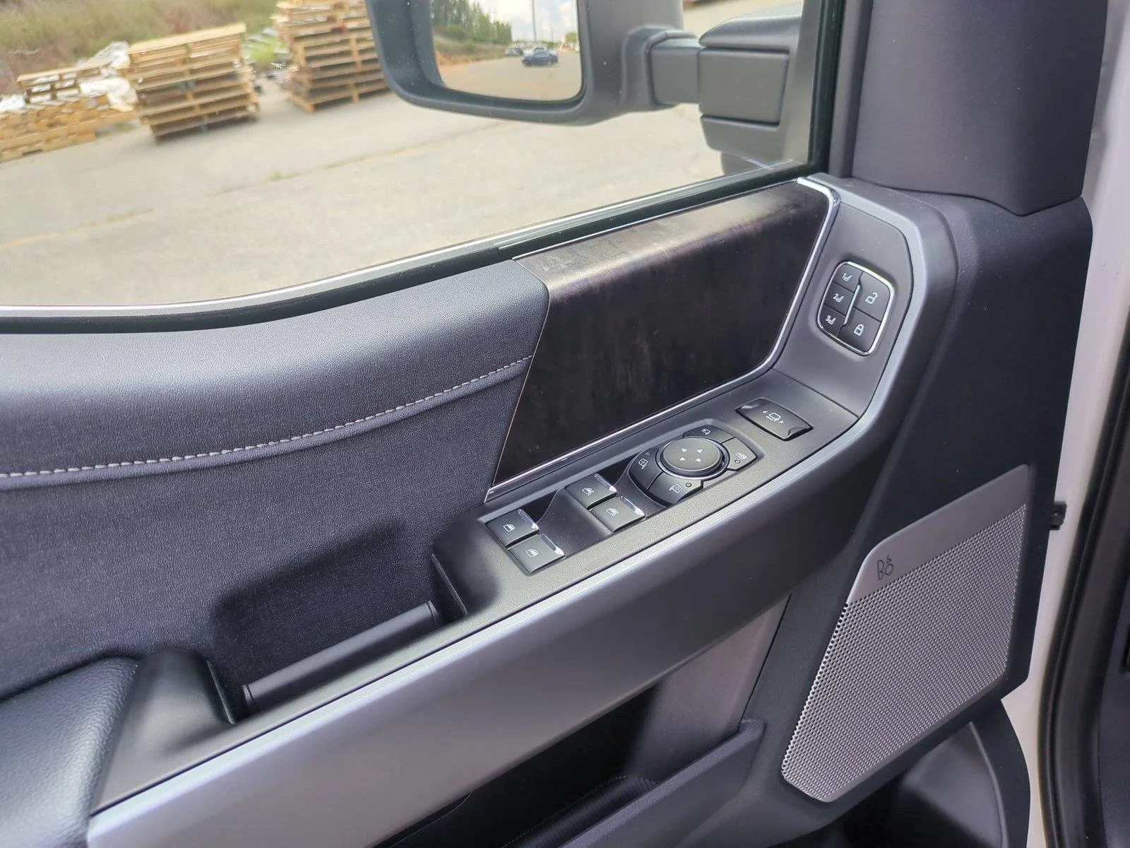 Used 2026 Oxford White Ford LARIAT image 13