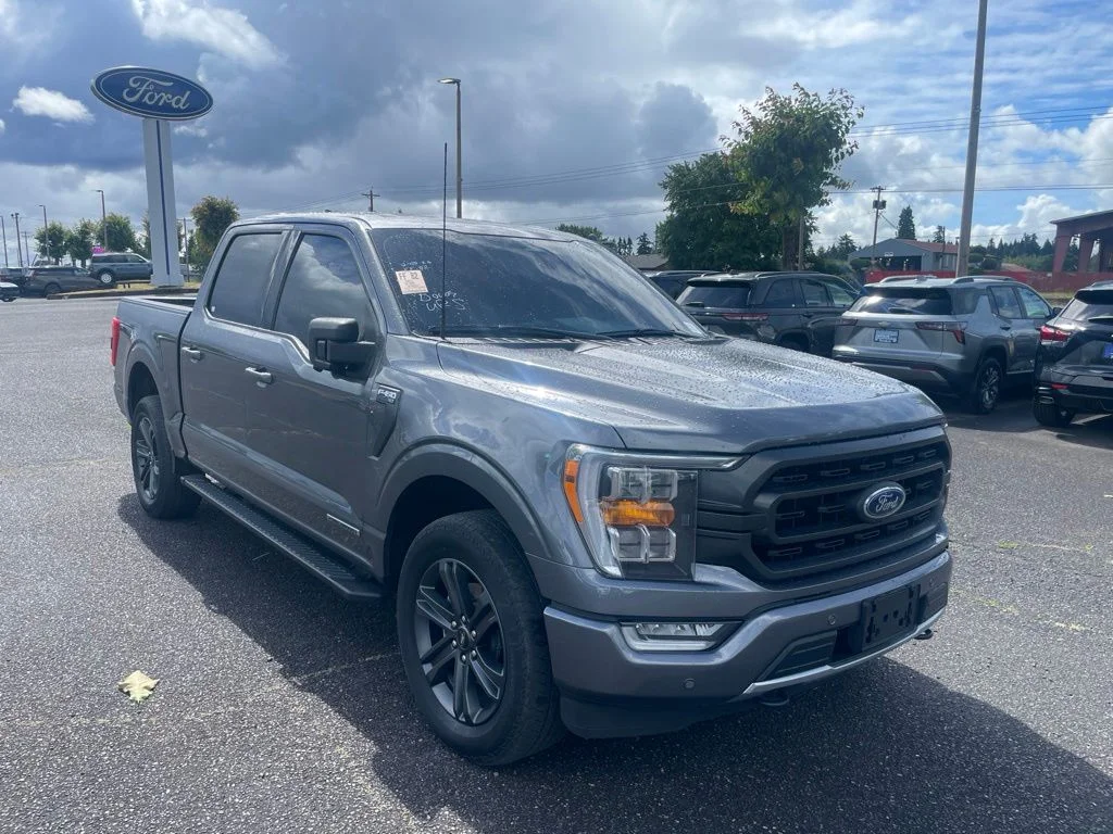 Used 2023 Gray Metallic Ford XLT image 3