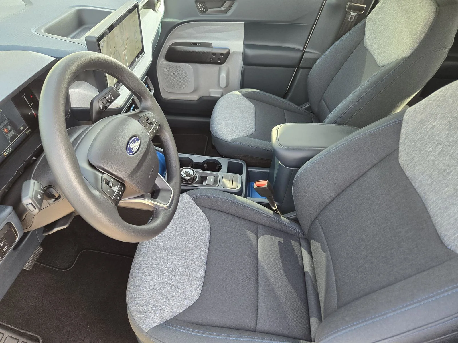 New 2026 Oxford White Ford XLT image 8