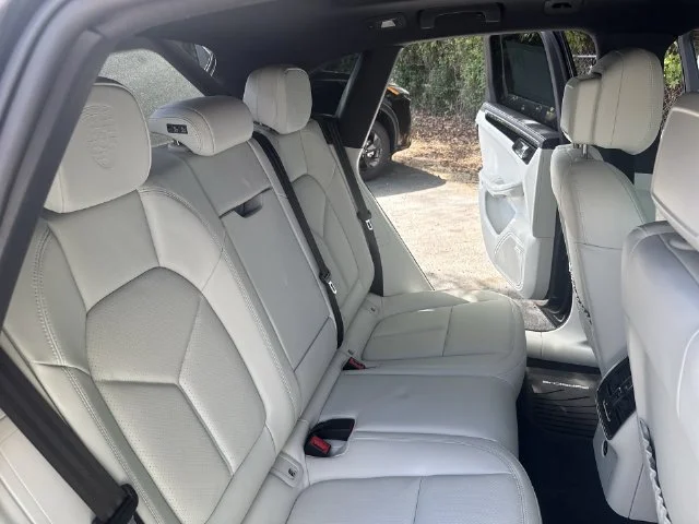 Used 2025  Porsche Base image 11
