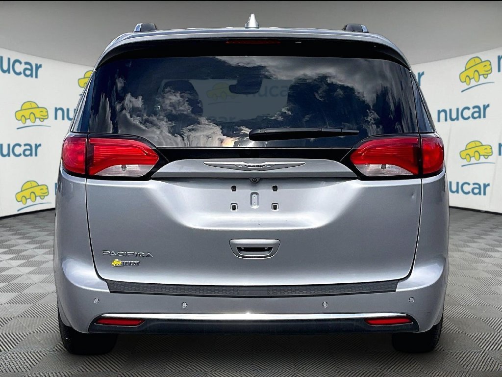 Used 2019 Billet Silver Metallic Clearcoat Chrysler Touring L image 5