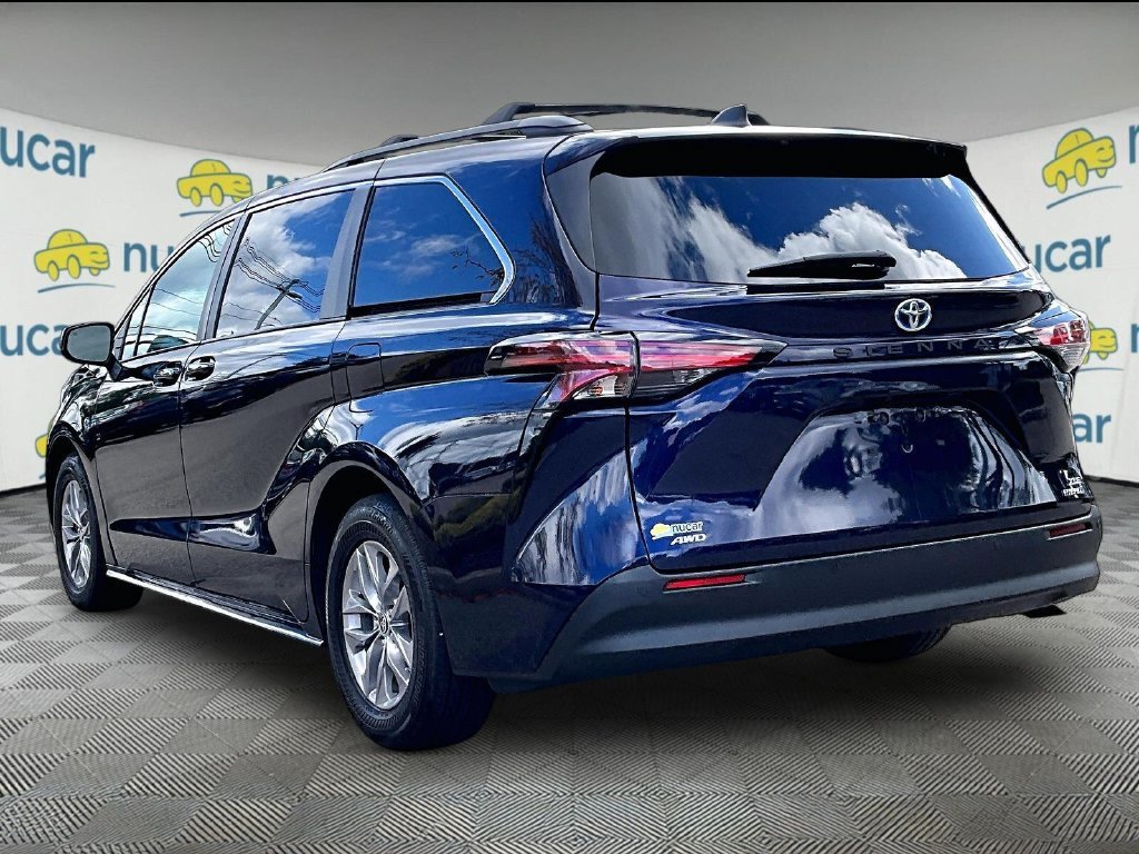 Used 2022  Toyota XLE image 4