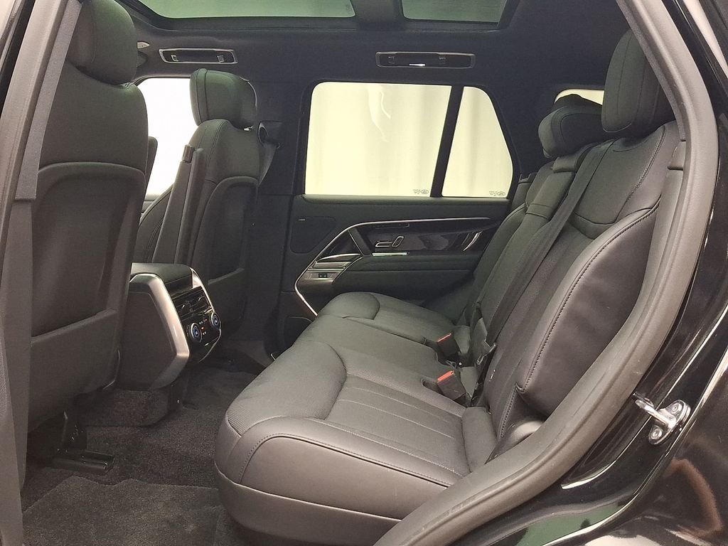 Used 2025  Land Rover SE image 10