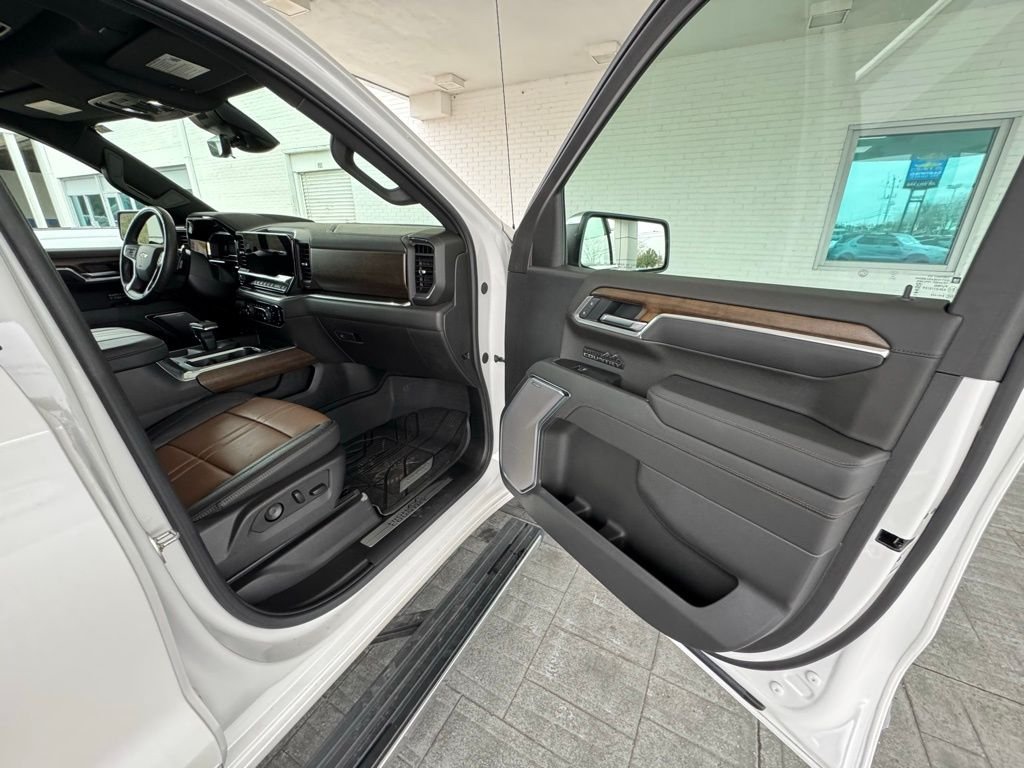 Used 2025 Beige Chevrolet High Country image 15