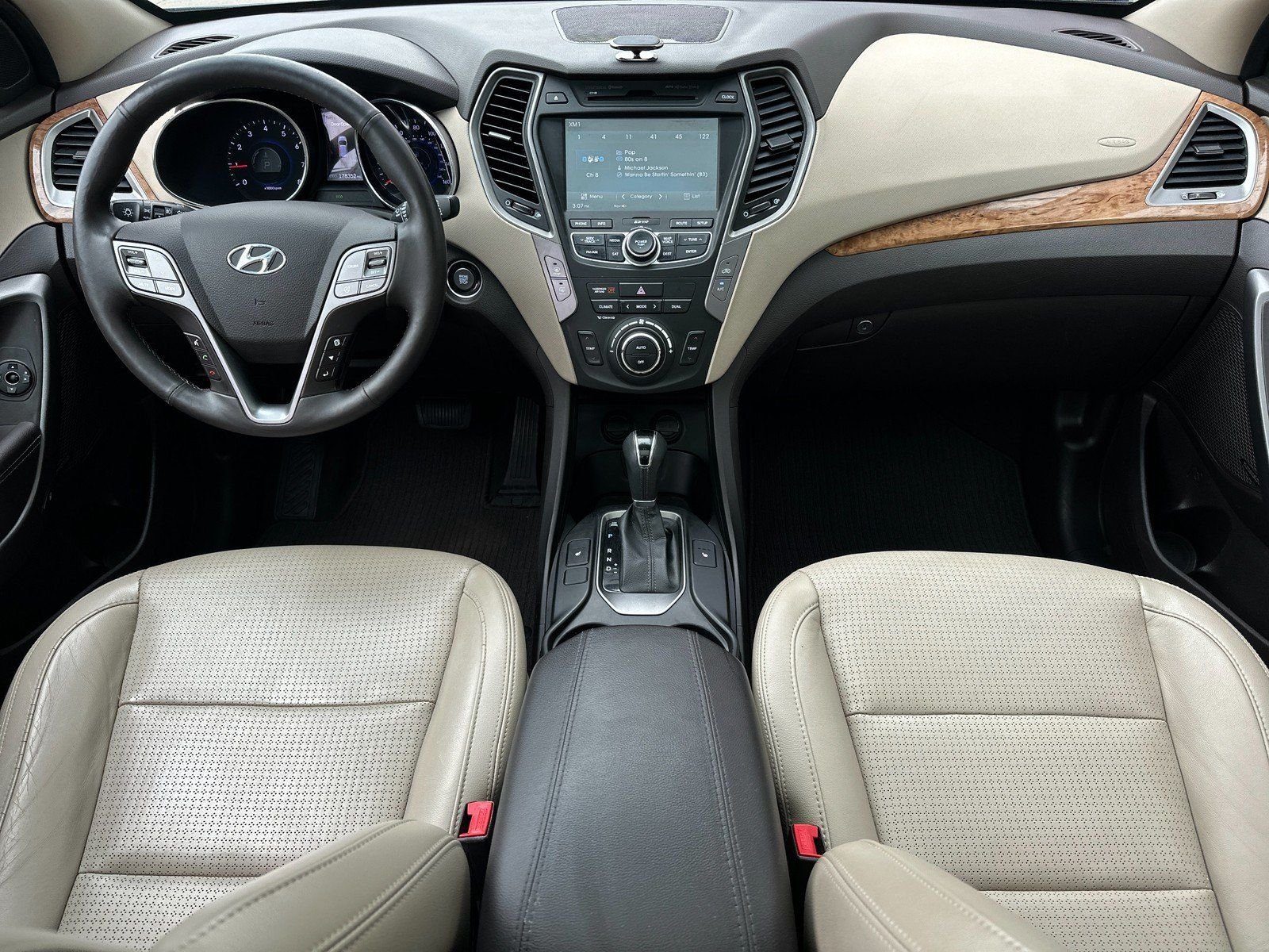 Used 2013 Juniper Green Hyundai Base image 11