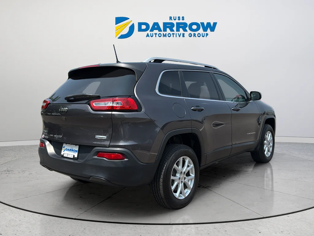 Used 2018 Gray Jeep Latitude Plus image 5