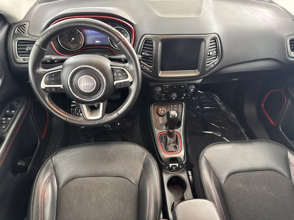 Used 2019 Silver Jeep Trailhawk image 25