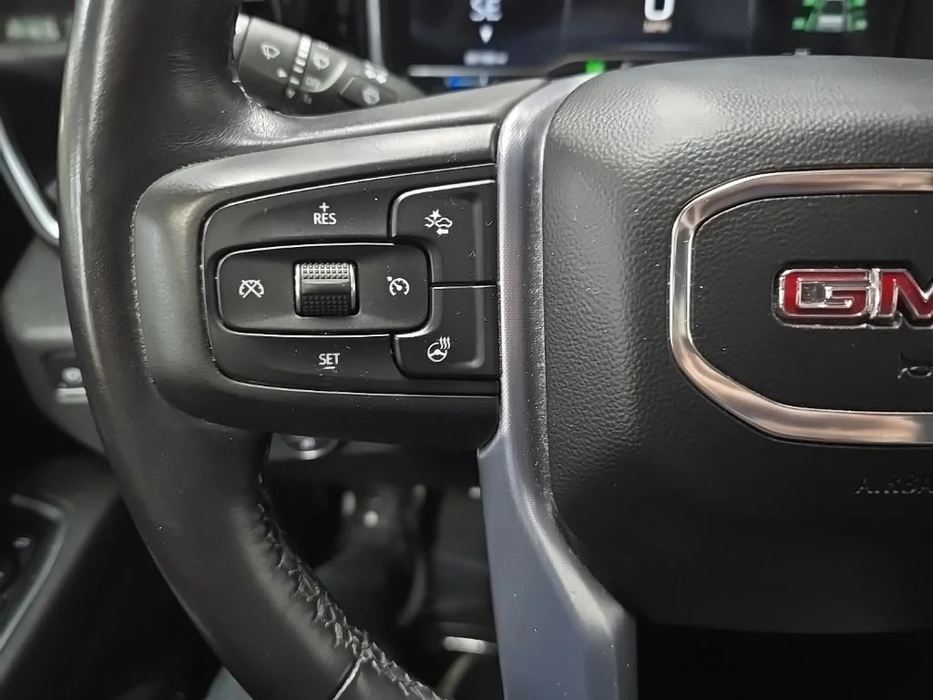 Used 2022 Silver GMC Elevation image 19