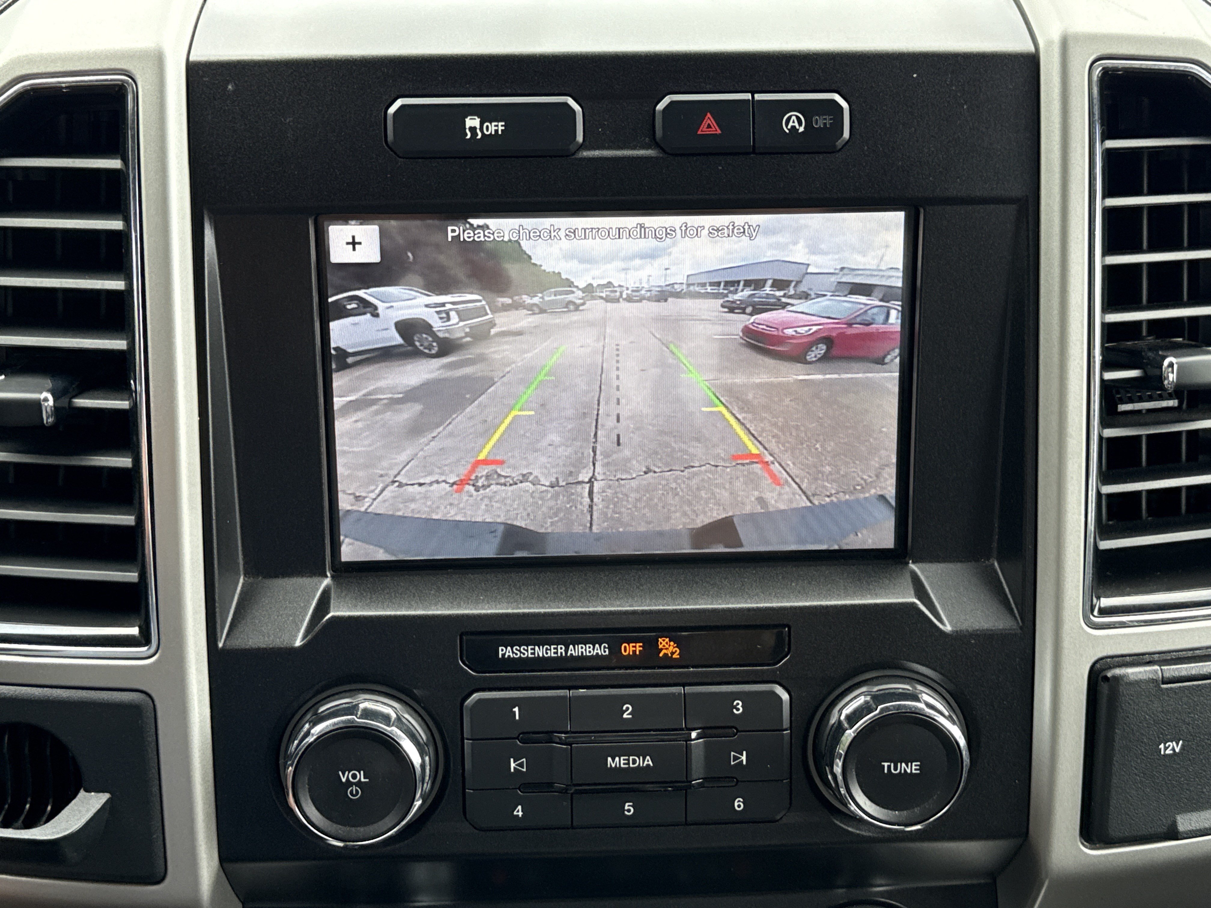 Used 2019 Agate Black Metallic Ford LARIAT image 24