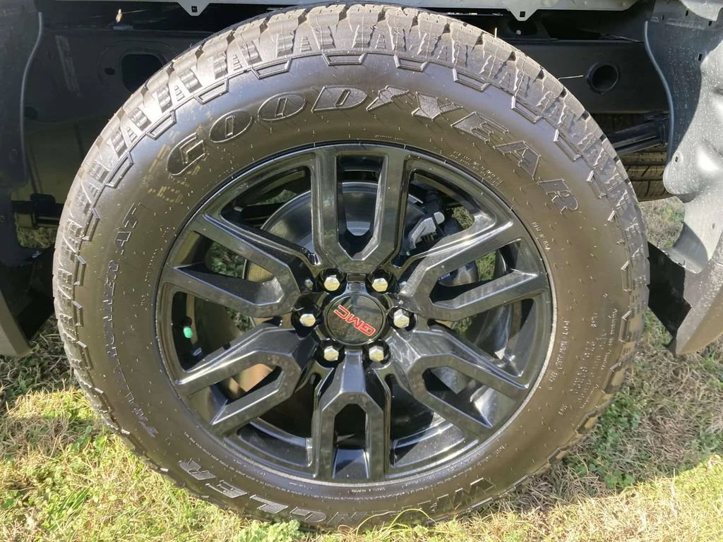 New 2026 Sterling Metallic GMC Elevation image 10