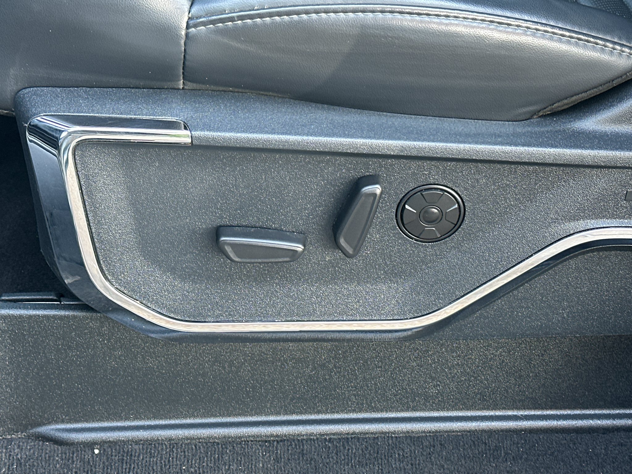 Used 2026 Glacier Gray Metallic Tri-Coat Ford Platinum image 36