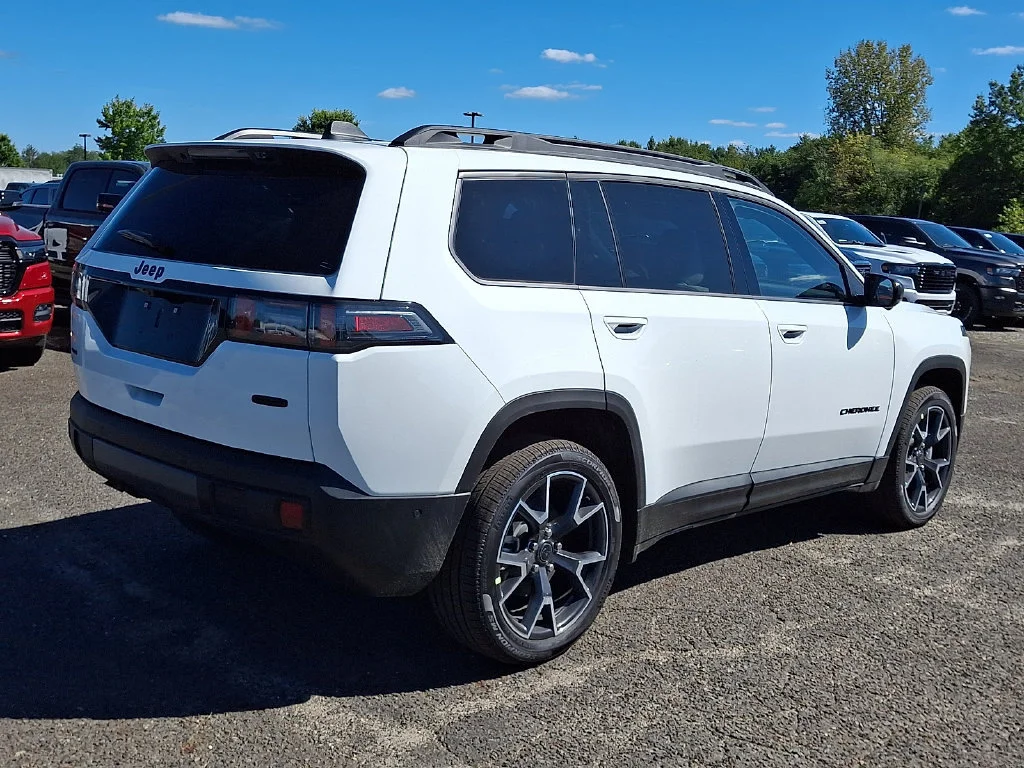 New 2026 Bright White Clear-Coat Exterior Paint Jeep Overland image 8