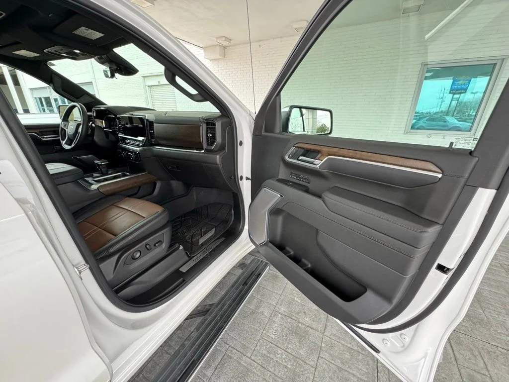 Used 2025 Beige Chevrolet High Country image 15
