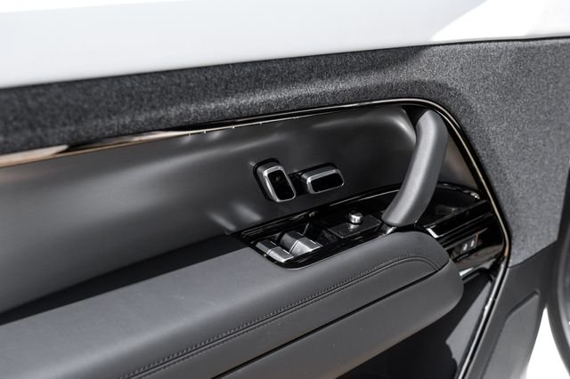 New 2026 White Land Rover Dynamic SE image 52