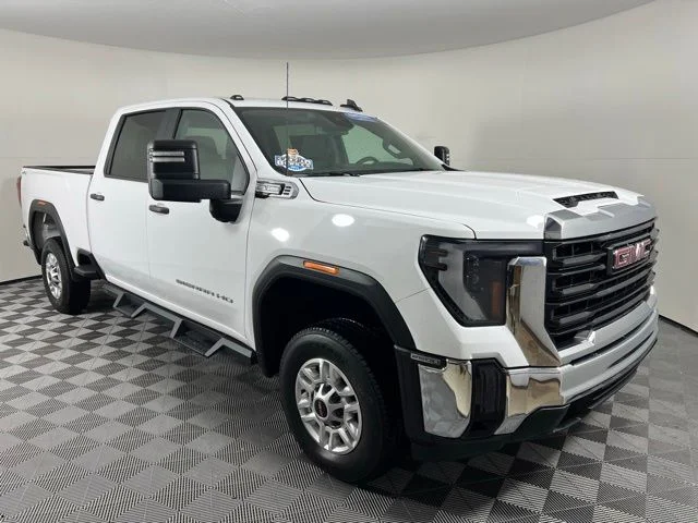 2024 GMC Sierra 4WD Crew Cab Standard Box Pro's photo