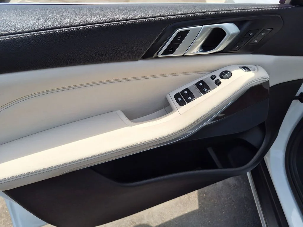 Used 2021 White BMW sDrive40i image 15