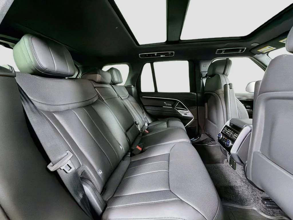 New 2026 Santorini Black Land Rover SE image 29