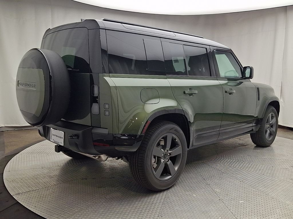 New 2026 Woolstone Green Land Rover X-Dynamic SE image 3