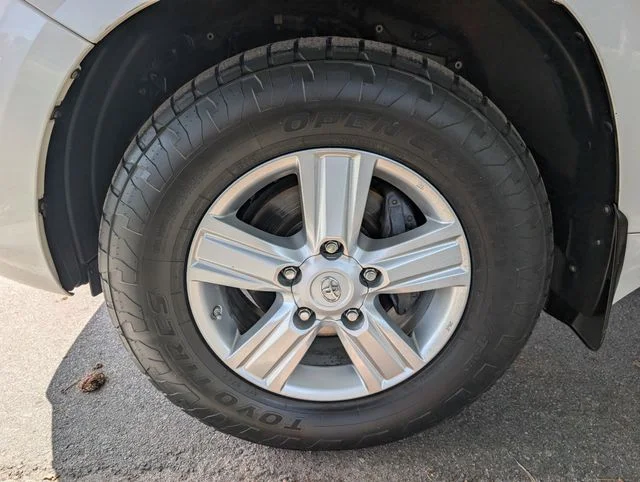 Used 2014 Blizzard Pearl Toyota Base image 7