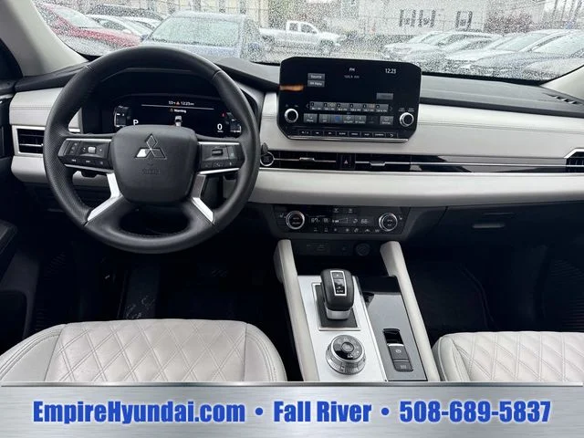 Used 2024  Mitsubishi SEL image 15
