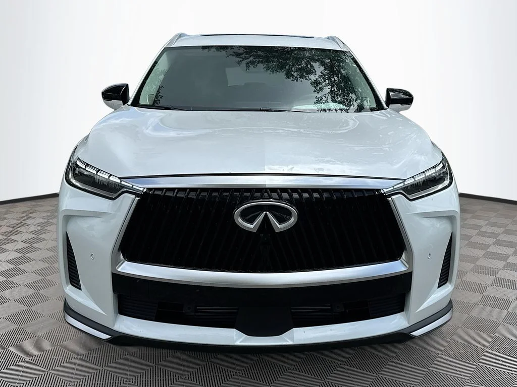 New 2027 RADIANT WHITE INFINITI Luxe FWD image 2